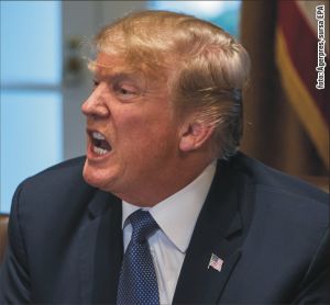 "Rusia a promis că va doborî una câte una toate rachetele trase către Siria. Pregăteşte-te Rusia, pentru că ele vor veni, frumoase, noi şi inteligente. Nu ar fi trebuit să fii prietenă cu un animal care ucide cu gaze, care-şi ucide propriul popor şi îi face plăcere", a scris Donald Trump pe Twitter.