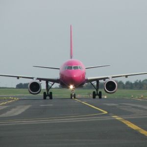 "Siguranţa navigaţiei pe Aeroportul Otopeni nu este afectată, deşi se operează cu restricţii"