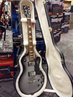 Legendarul producător de chitare "Gibson", în faliment