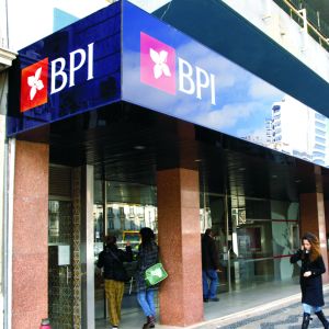 "Caixabank" vrea să delisteze banca portugheză BPI