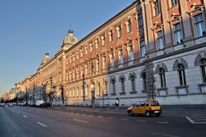 lawsuits against the banksThe County court of Cluj has frozen the exchange rate for the Euro at the value it had on the date the loan was originated, in a lawsuit against Raiffeisen Bank.