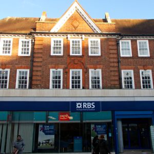 Băncile britanice au închis 2.900 de sucursale în trei ani