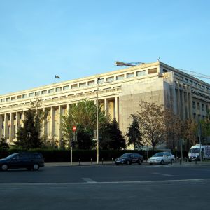 Mai multe domenii în care Guvernul poate emite ordonanţe în vacanţa parlamentară