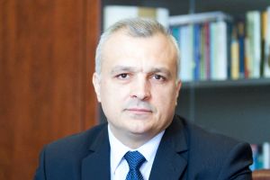 Asigurările se întorc cu faţa către români