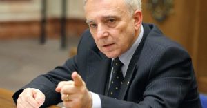 Mugur Isărescu