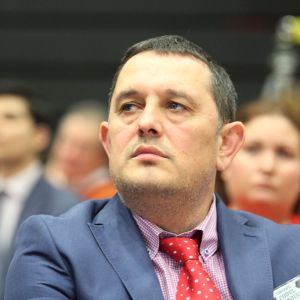 "Trăim într-o lume câinoasă, se va nărui"