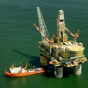 EY România: Eliminarea creditului fiscal din Legea offshore pune piedici în continuarea investiţiilor