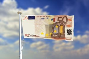 Euro a scăzut la 4,6541 lei