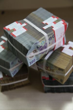 ROBOR la trei luni a scăzut la 3,33%