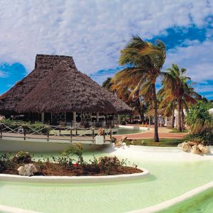 Turiştii români - de la borcane cu mâncare la all inclusive în hoteluri de 5 stele