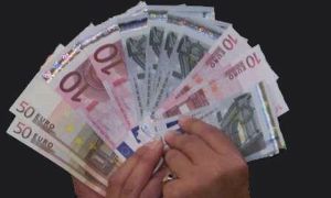 Euro a fost cotat la 4,6377 lei