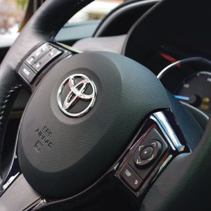 Parteneriat între Toyota şi Uber