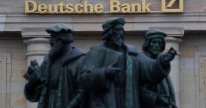 HNA vrea să vândă participaţia de la Deutsche Bank