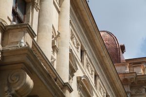 Afirmaţia că BNR controlează economia României ar putea fi considerată un truism.