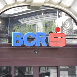 BCR, ameninţată cu insolvenţa de un SRL care pretinde două miliarde euro