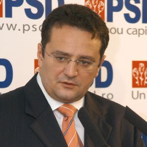George Maior a fost acuzat în repetate rânduri că este cel care a permis implicarea în Justiţie a SRI şi a intervenit în favoarea unor anumite personaje politice.