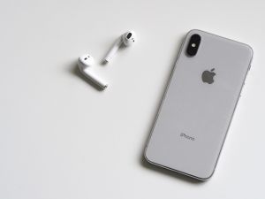 "Apple absoarbe 90% din profitul industriei de smartphone-uri"