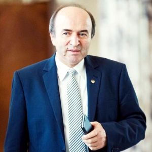 Justiţia a rămas fără bani şi fără personal