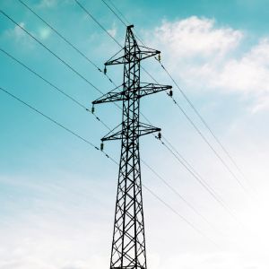 Preţul maxim al energiei electrice a urcat la 513 lei/MWh, pe PZU
