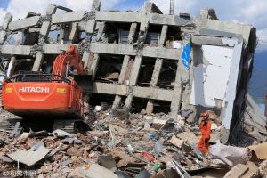 Bilanţul victimelor cutremurului din Indonezia creşte la 1.234 de morţi