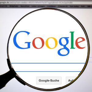Google încurajează concurenţa în comerţul online