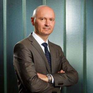 Gabriel Sincu: "Dacă în ceea ce priveşte zona de re-glementare fis-cală putem spune că în România lucrurile arată încurajator, nu acelaşi lucru putem afirma des-pre zona de administrare fiscală, unde birocraţia excesivă şi lipsa spiritului pro-activ din partea autorităţilor dau mari bătăi de cap celor care îşi încearcă norocul pe cont propriu".