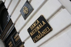 "Blocarea creditării va arunca ţara în recesiune"