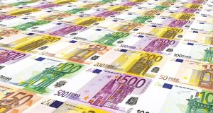 Euro a fost cotat la 4,6658 lei