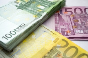 Euro a scăzut la 4,6590 lei