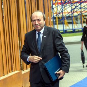 O eventuală remaniere a lui Tudorel Toader trebuie decisă în următoarea ºedinþă a Comitetului Executiv (CEx) Naþional al PSD, ºedinþă care nu a fost încă stabilită conform declaraþiilor făcute de preºedintele social-democraþilor, Liviu Dragnea.