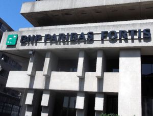 Credit cu dobândă preferenţială pentru clienţii care vor autoturisme hibrid şi electrice