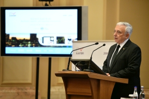Mugur Isărescu