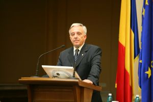 Mugur Isărescu