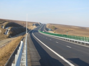 "Ministrul Transporturilor vrea să-i treacă autostrada prin faţa casei"
