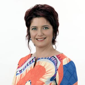Mihaela Gînju: "Pentru fiecare domeniu - teatru, scriere creativă, autocunoaştere, noi facem exerciţii în care trebuie să răspunzi la cine eşti tu în diferite moduri - fie prin scris, fie fără cuvinte, prin acţiuni, în limbi inventate, fie din perspectiva celuilalt, fie dacă te-ai fi născut în altă perioadă, fie dacă ai fi ales o altă cale a vieţii".