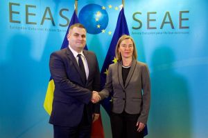 Gabriel Leş şi Federica Mogherini(Sursa foto:Twitter)