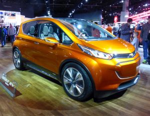 GM taie posturi la o divizie de baterii auto din SUA