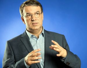 Vergil Chiţac: "Să vii acum să spui că sunt indicii că interesul naţional va fi afectat, dacă această achiziţie continuă, este o tâmpenie. Interesul naţional de securitate este afectat că nu avem navele militare. S-a trimis dosarul la Parchetul Militar, iar această instituţie va tărăgăna cercetările".