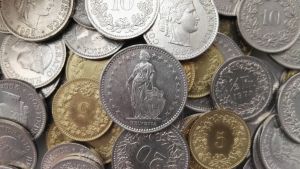 BNR: Numărul debitorilor cu credite în CHF în scădere