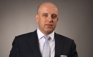 "SIF Moldova a adus argumente juridice solide în susţinerea faptului că acţionarii sunt singurii îndreptăţiţi să hotărască ce denumire are o societate cu capital privat 100%" , a declarat Claudiu Doroş, despre schimbarea numelui societăţii în First Romania Capital Invest.