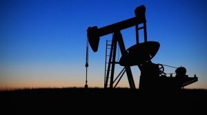Preţurile petrolului au scăzut luni cu peste 3%