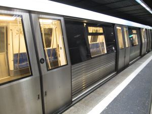 Metrorex reduce la jumătate tariful în parcarea de la Străuleşti