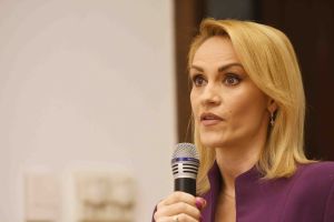 Gabriela Firea (Sursa foto: Twitter)