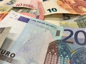 Euro a fost cotat la 4,7559 lei