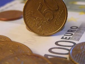 Datoria României va creşte gradual, generând riscuri