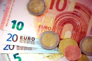 Euro a fost cotat la 4,7506 lei