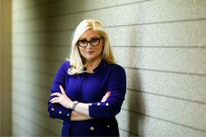 Nicoleta Munteanu: "Dacă urmărim studiile de specialitate, putem observa că femeia antreprenor din România a pătruns în toate sectoarele de activitate ale economiei, unele din ele fiind considerate specific bărbatului, mă refer aici în mod special la zona contrucţiilor".