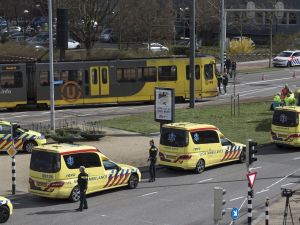 Autorităţile olandeze nu exclud un diferend familial în atacul armat de la Utrecht