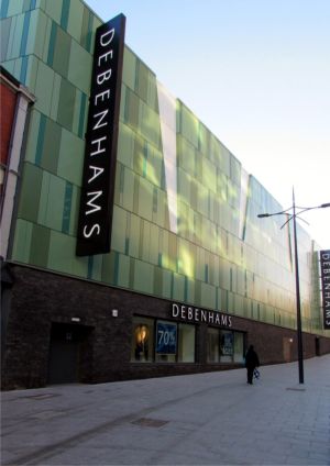 Sports Direct ia în calcul o ofertă pentru preluarea integrală a Debenhams