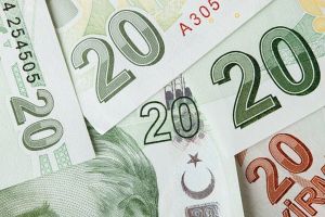 Lira turcească s-a depreciat cu peste 1%